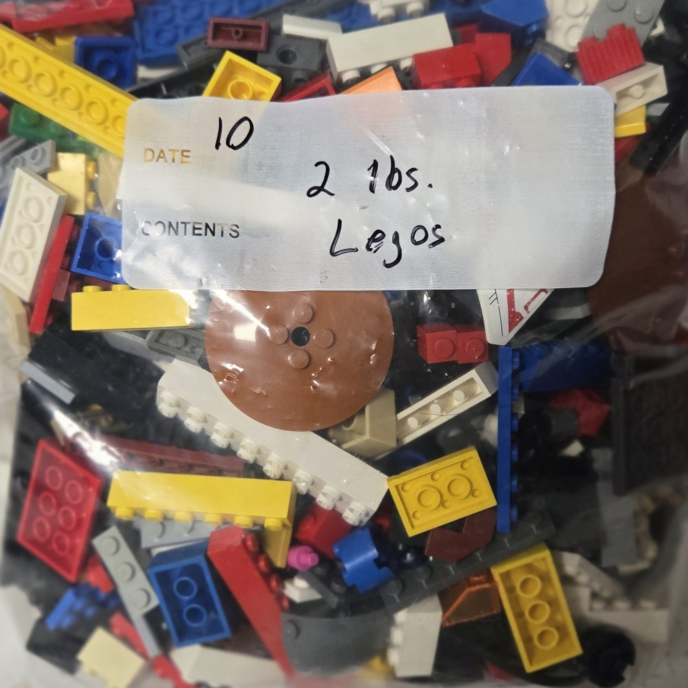2 lbs of Lego brand building blocks